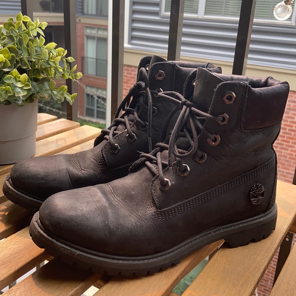 Black Timberland women’s boot. Size 8.5.